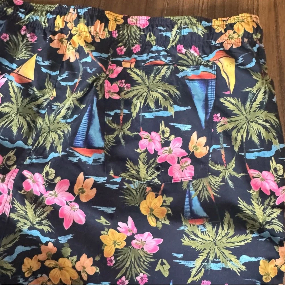 Old Navy printed men’s swim trunks
